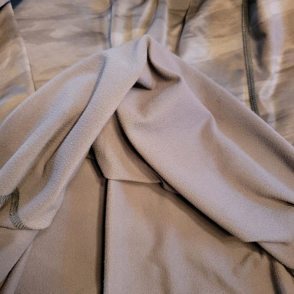 Under Armour Cold Gear 1/2 Zip Top Size L/XL - Picture 4 of 4